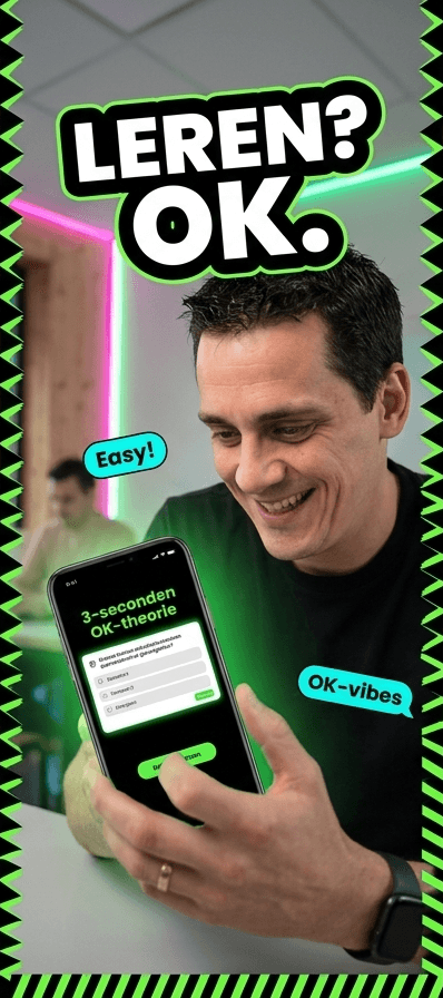 Rik showing the TheorieOK app